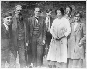 Staff and visitors at the Institute of Animal Genetics, early 1920s. Arthur Walton is on the far left.