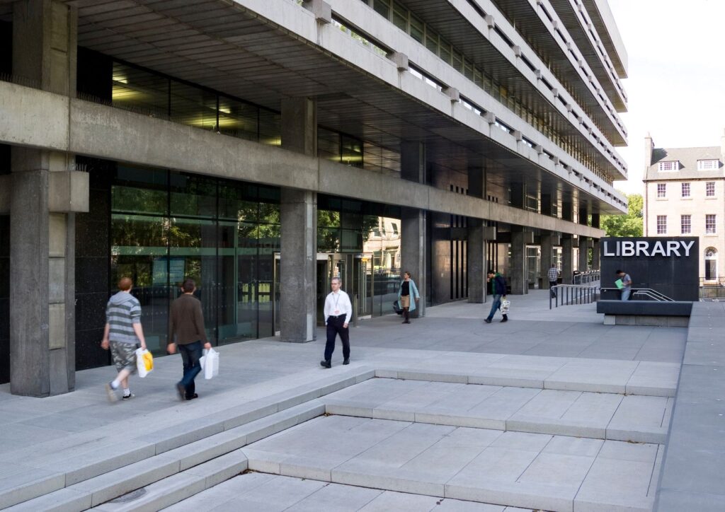 Image outside the Main Library entrance on George Sqauare
