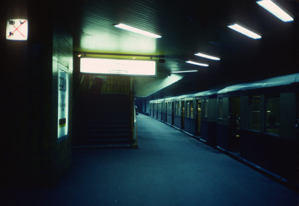 Mitte - Friedrichstrasse. (Nord-Sud S-Bahn), Sept 1982